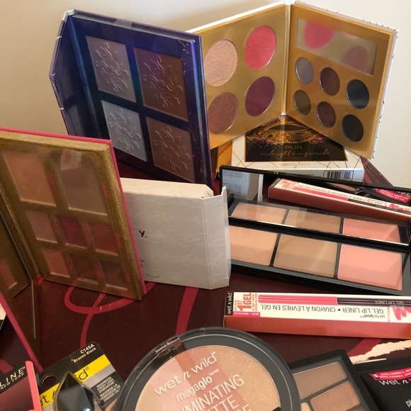 HUGE Makeup Bundle - Picture 4 of 5